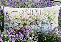 Un mundo de lavanda lleno de fragancia y elegancia.