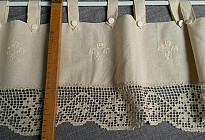 Cortina con borde de crochet