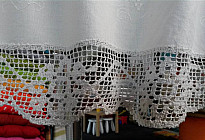 Cortina con borde de crochet