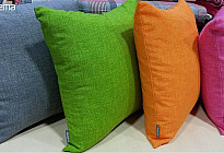 Los cojines decorativos ya lucen primaverales