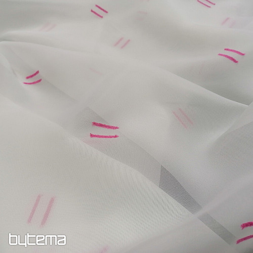 Cortina de gasa color crema claro con líneas pespunteadas en rosa