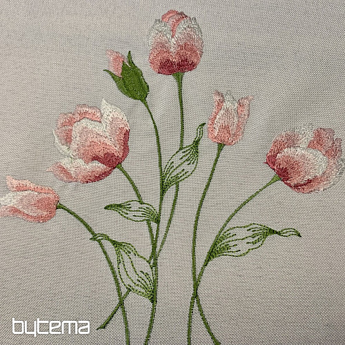 Mantel bordado y TULIPANES ovalados bordados