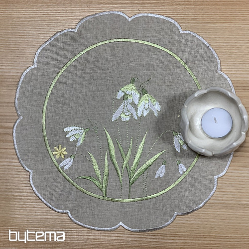 Mantel y bufanda bordados Blancanieves