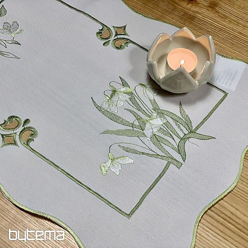 Mantel y bufanda bordados BLANCANIEVES