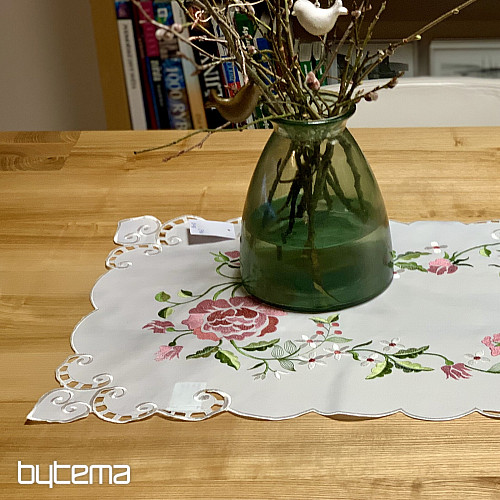 Mantel y bufanda bordados ROSA