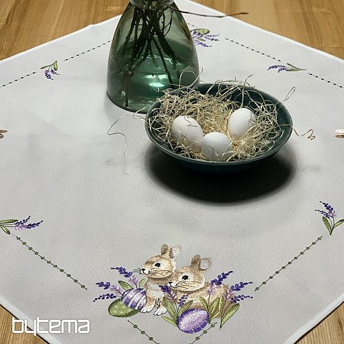 Mantel bordado CONEJO DE PASCUA con lavanda