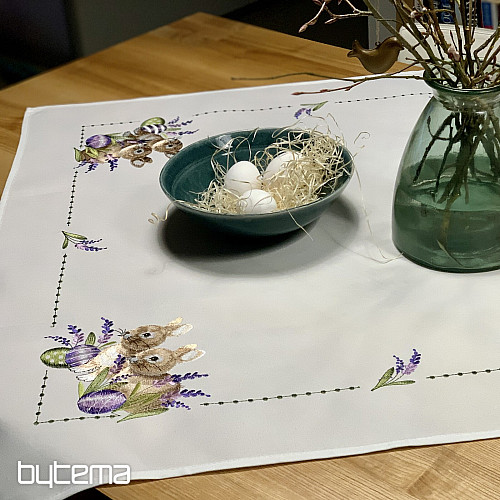 Mantel bordado CONEJO DE PASCUA con lavanda