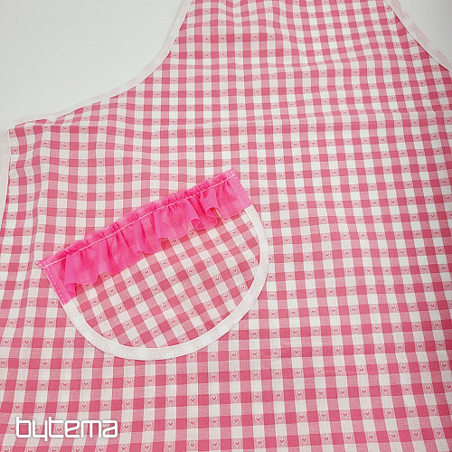 Delantal con babero CORAZÓN ROSA