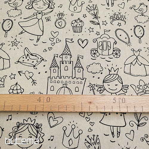 PRINCESA pintando tela sobre fondo liso