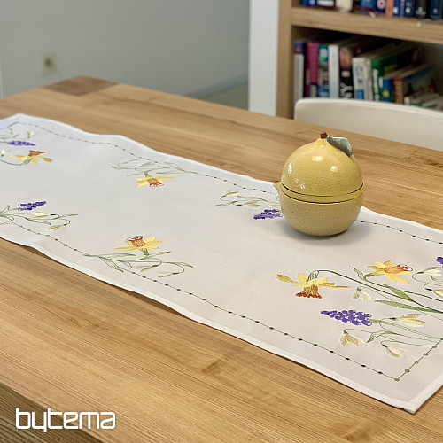 Mantel y bufanda bordados NARCISOS Y LA HIJA DE LAS NIEVES