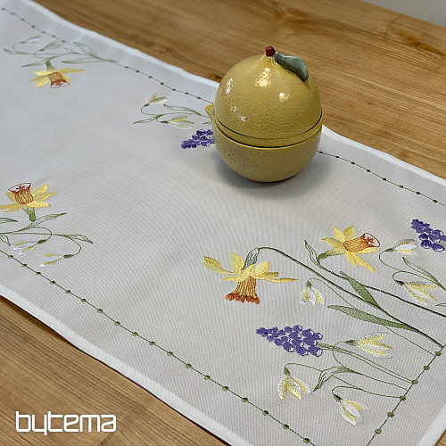 Mantel y bufanda bordados NARCISOS Y LA HIJA DE LAS NIEVES