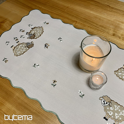 Mantel y bufanda bordados CORDEROS DE PASCUA