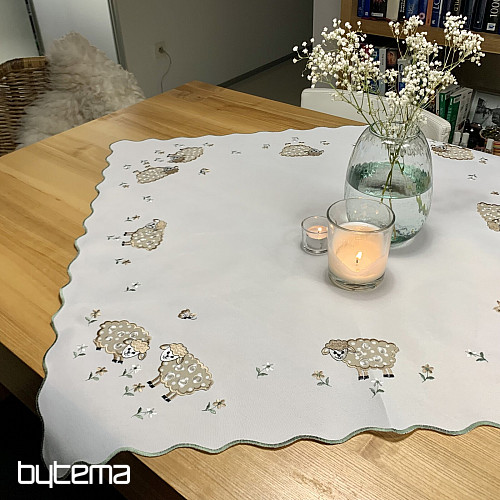 Mantel y bufanda bordados CORDEROS DE PASCUA