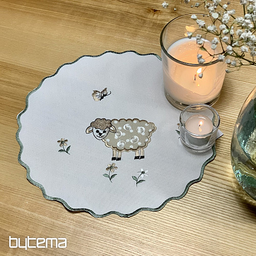 Mantel y bufanda bordados CORDEROS DE PASCUA