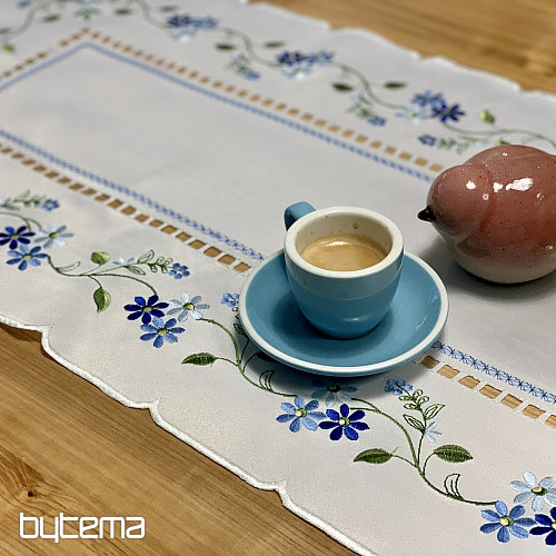 Mantel y pañuelo bordado FLORES OLVIDADAS