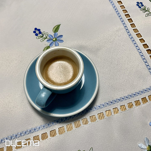 Mantel y pañuelo bordado FLORES OLVIDADAS