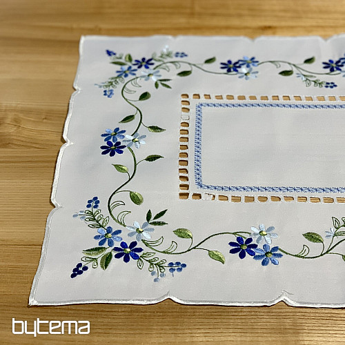 Mantel y pañuelo bordado FLORES OLVIDADAS