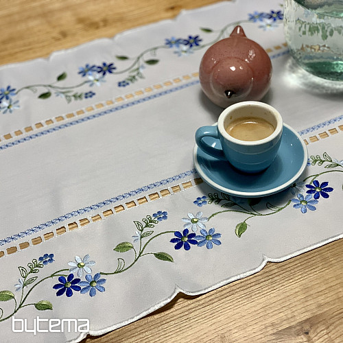 Mantel y pañuelo bordado FLORES OLVIDADAS