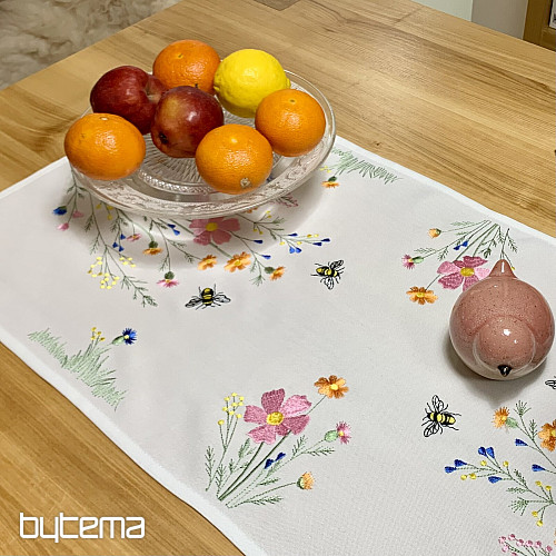 Mantel y bufanda bordados Prado y abejas