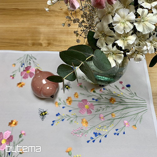 Mantel y bufanda bordados Prado y abejas