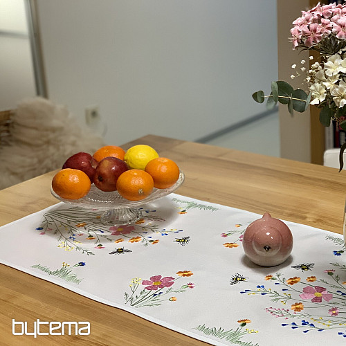 Mantel y bufanda bordados Prado y abejas