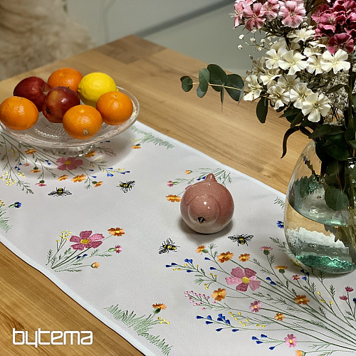 Mantel y bufanda bordados Prado y abejas