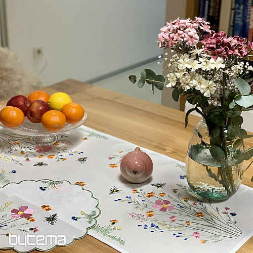 Mantel y bufanda bordados Prado y abejas