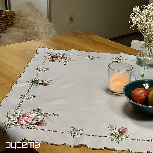 Mantel y pañuelo bordados RAMO DE TULIPANES