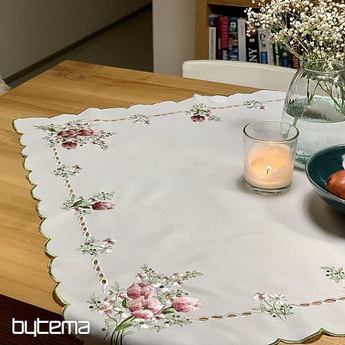 Mantel y pañuelo bordados RAMO DE TULIPANES