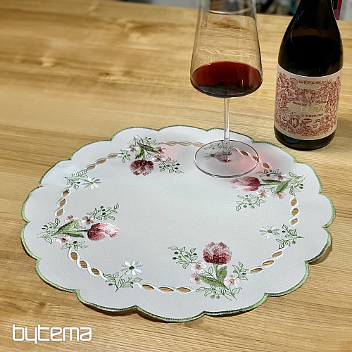 Mantel y pañuelo bordados RAMO DE TULIPANES