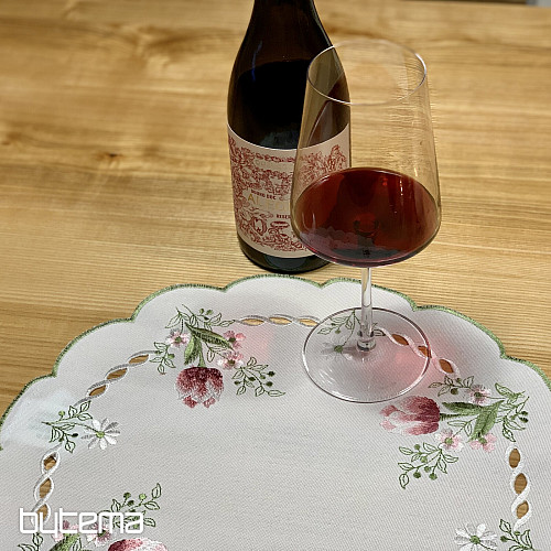 Mantel y pañuelo bordados RAMO DE TULIPANES