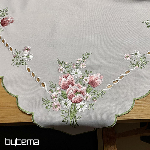 Mantel y pañuelo bordados RAMO DE TULIPANES