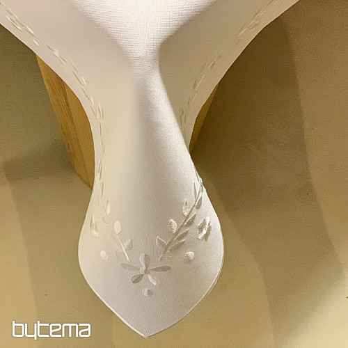 Mantel y pañuelo FLORES BLANCAS bordado