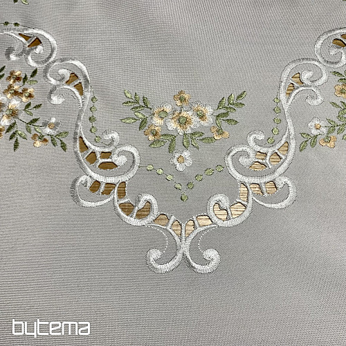 Mantel y pañuelo FLORES albaricoque bordado