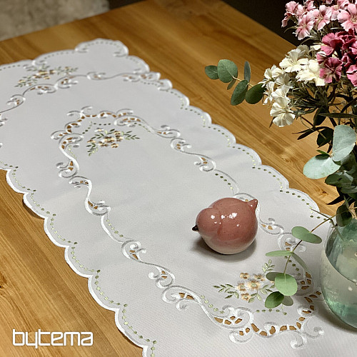 Mantel y pañuelo FLORES albaricoque bordado