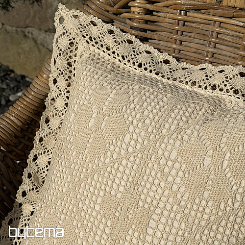Funda de almohada decorativa con estampado de FLORES DE ENCAJE color beige.