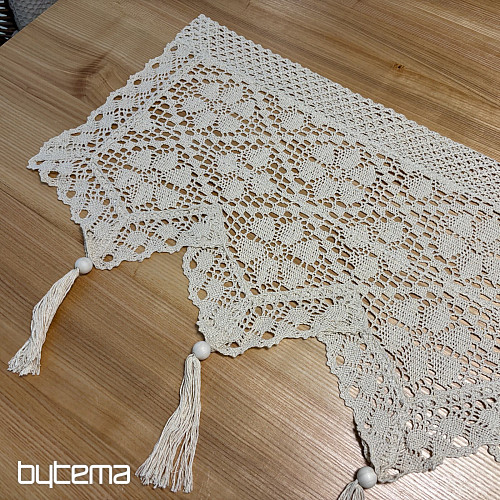 Cortina de vidrieras terminada, encaje de ganchillo color beige.