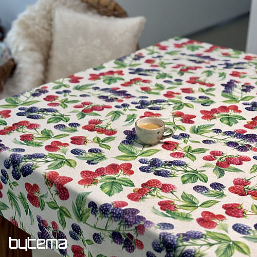 Mantel con estampado de frambuesas y moras.