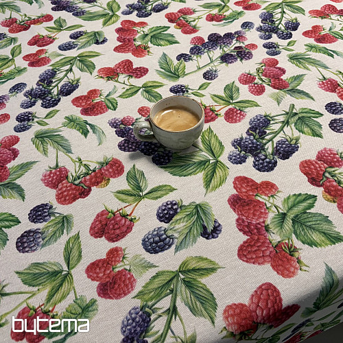 Mantel con estampado de frambuesas y moras.