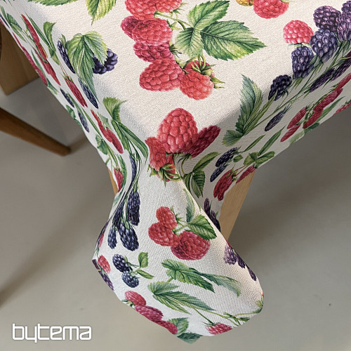 Mantel con estampado de frambuesas y moras.