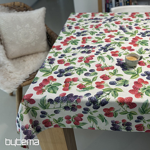 Mantel con estampado de frambuesas y moras.