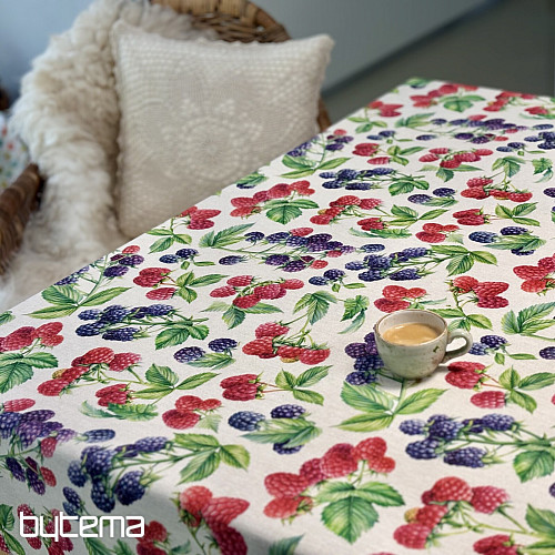 Mantel con estampado de frambuesas y moras.