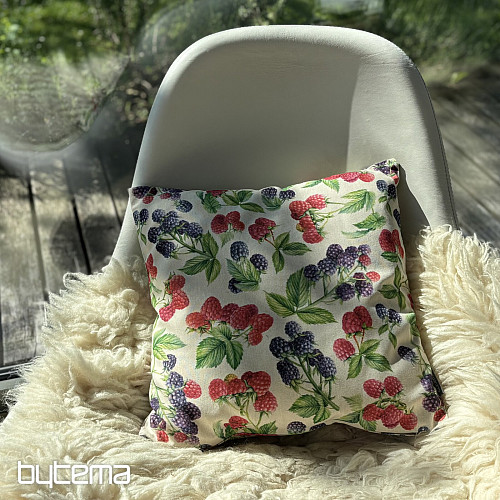 Funda de almohada decorativa con frambuesas y moras.