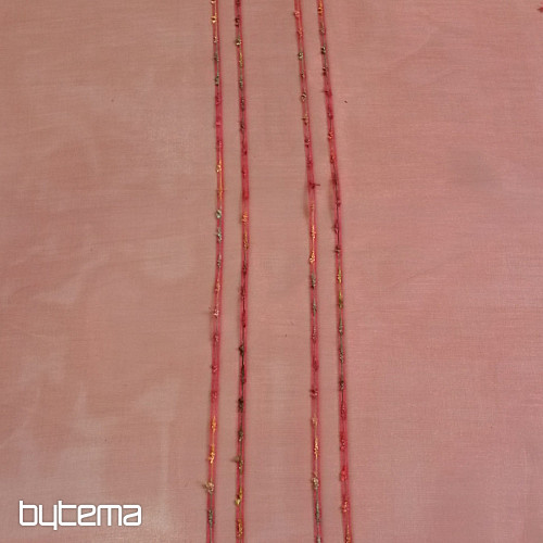 Cortina de gasa roja con rayas.