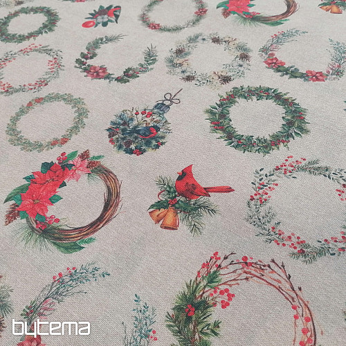 Coronas de tela decorativas navideñas.