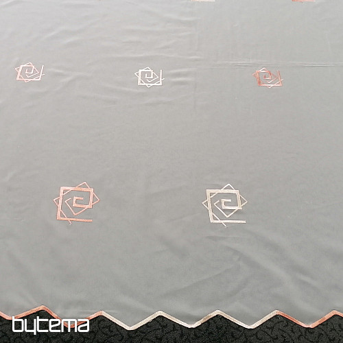 Cortina de voile color crema con bordado salmón
